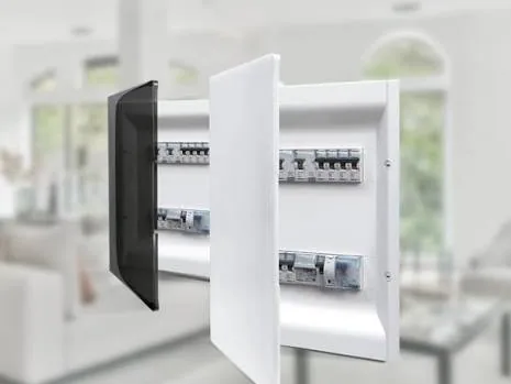Tablero eléctrico empotrado con interruptores
